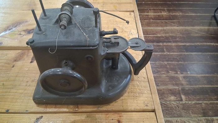 Allbrook & Hashfield Success Leather & Fur Sewing Machine Head Only