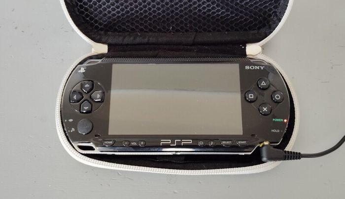 Psp 1004 MODDED 64gb 40 psp games on unit Original Battery