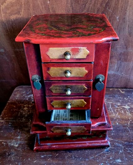 Vintage chinoiserie tabletop chest