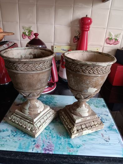 Two urn pots