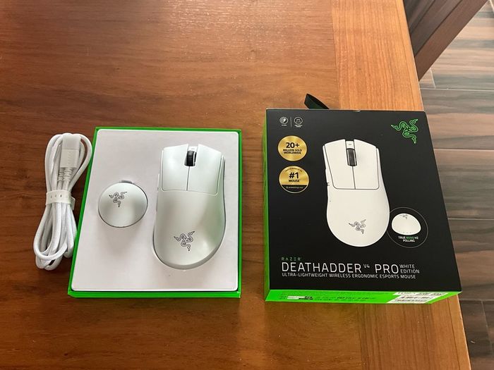 Razor Deathadder V4 White edition