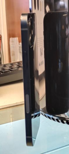 Apple iPhone 12 64GB Factory Unlocked Black (Battery: 72%)