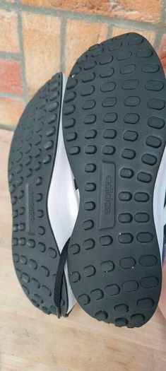 Adidas Run 70s  runners/ trainers. Size 7