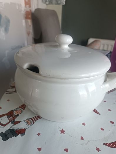 Serving pot