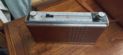 Vintage Gitem radio in good working order