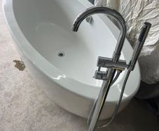 Free standing oval bath and taps set