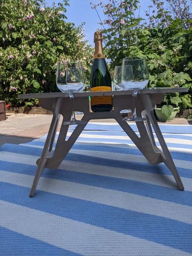 Wine picnic table & wine glasses