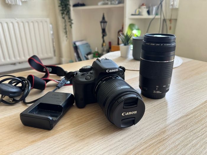 Canon Eos 100d + Efs 18-55mm + Ef 75-300mm