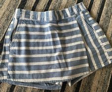GAP skirt/shorts size 6 years old like new