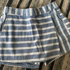 GAP skirt/shorts size 6 years old like new