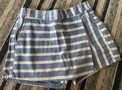 GAP skirt/shorts size 6 years old like new