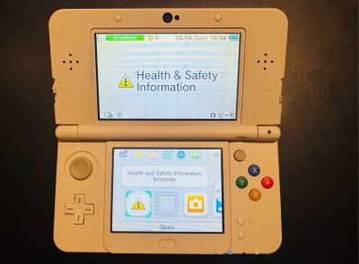 NEW 3ds boxed