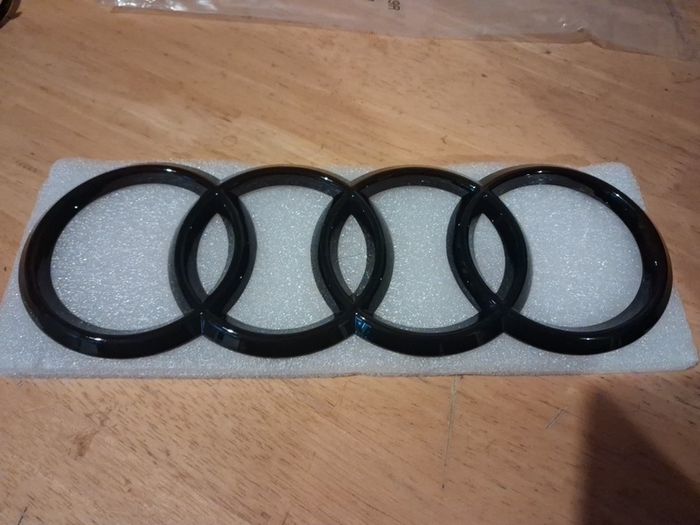Audi a1 front grill logo black
