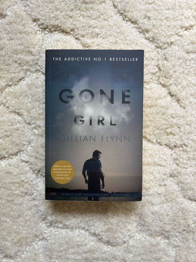 Book, Gone girl by author Gillian Flynn