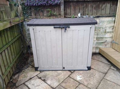 Garden storage unit