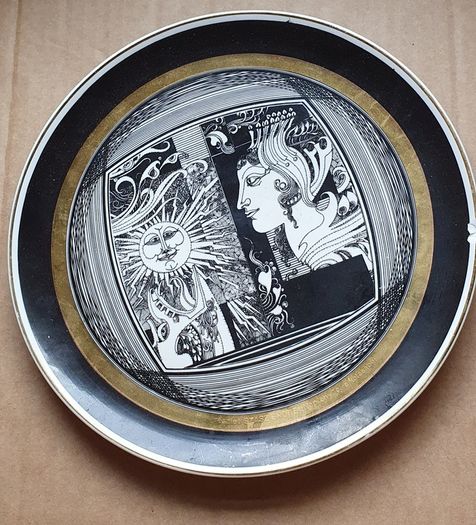 Porcelain plate by Hollohaza