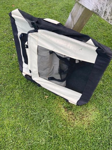Foldable dog carrier