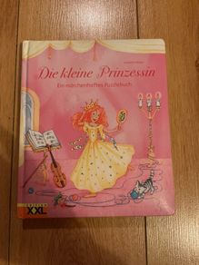 Girls book in German with 5 puzzles inside Brand New