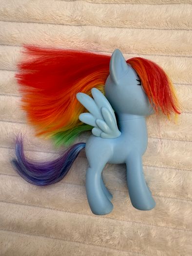 Hasbro 2016 G4 My Little Pony The Movie Rainbow Dash Brushable Hair approx. 6 Inches Dirty Damaged Her hair in some kind of glue Please see photos