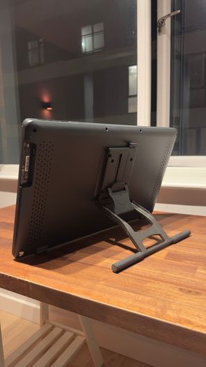 huion kamvas 22 plus / drawing tablet