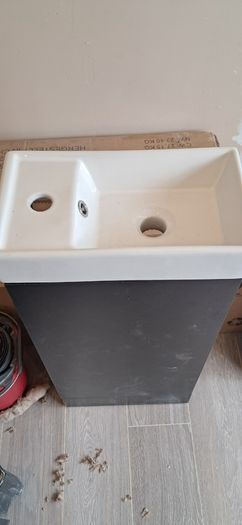 Bathroom sink unit