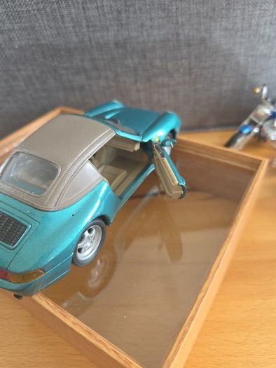 Welly Porsche 911 Carrera Cabriolet (993) 1:24 Diecast Model