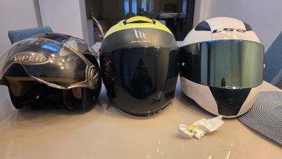 3 Helmets !