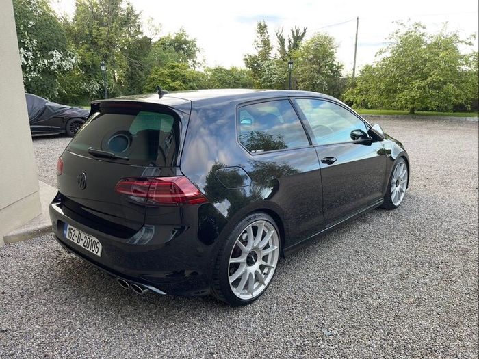 Volkswagen Golf -2 Door-Deep Black Pearl Metallic