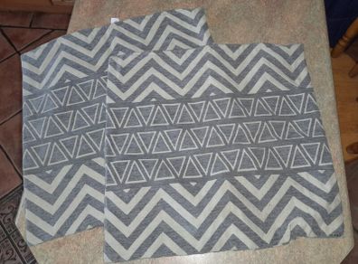 2 pillowcase covers (47 cm all round)