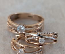Set of gold jewelry 585/ 14k gold earrings and ring