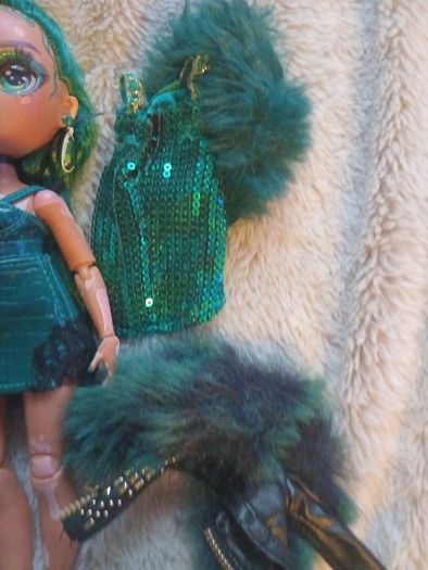 Jewel ritchie rainbow high doll