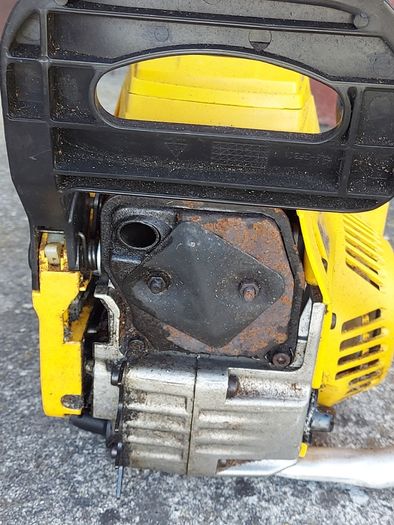 Petrol Chainsaw in like new condition,  Blade & motor, See Pictures