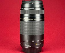 Canon EF 75-300mm f/4-5.6 II USM zoom telephoto