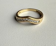 9ct gold real diamond ring size L free post quick sale