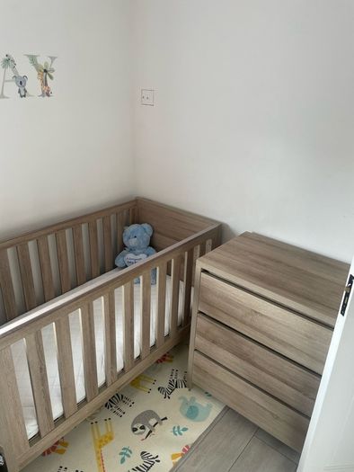 Tutti Bambini cot and chest drawers