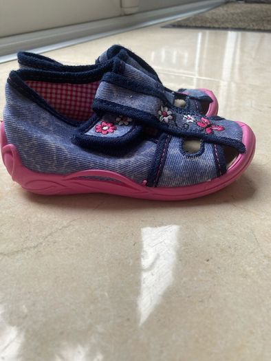 Girls denim sandals size 23