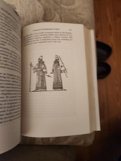Gods, Graves,& Scholars. By C.w.ceram. The Story Of Archeology. With 49 Photos And 72 Drawings.  Hardback 1954. With Dustjacket In Good Condition.