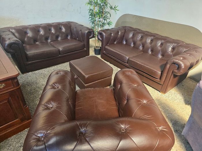 3+2+1+foostool chesterfield style italian leather