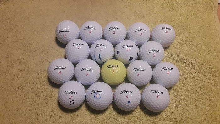 18 Titleist Trufeel Golf balls