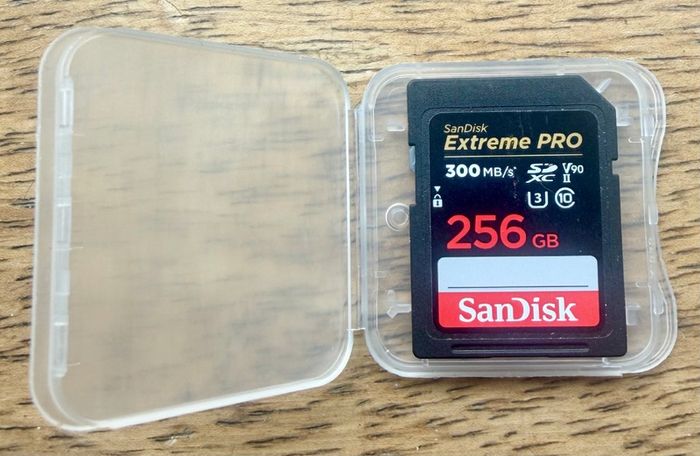 SanDisk Extreme Pro 256GB, SDXC, U3, V90 Class 10.