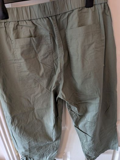 Dunnes three quarter lengths size 14