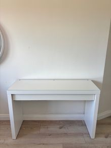 Dressing table