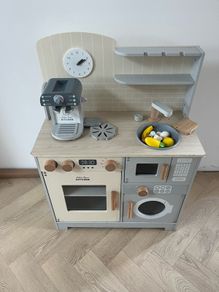 Free toy kitchen