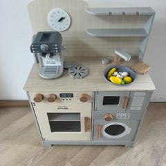 Free toy kitchen