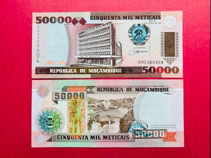 Mozambique  50,000 Meticais  1993  ( Uncirculaated )