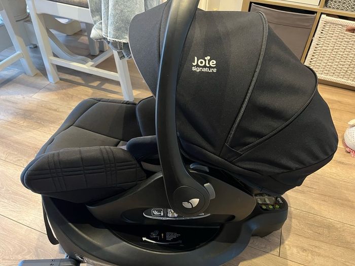 Joie iLevel infant car seat and Joie Encore Base