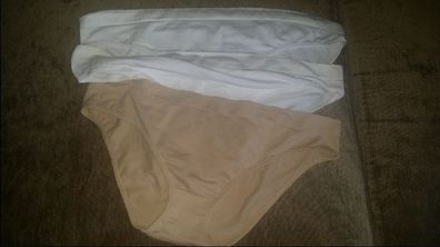Brand new 3 pack seemless briefs size UK18/20 EUR46/48 Postage included
