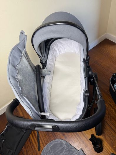 New condition icandy Peach 7 travel system pram
