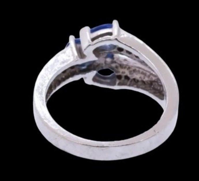 Stunning Tanzanite and Diameter crossover ring 14k