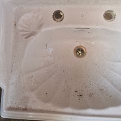 Sink with pedestal